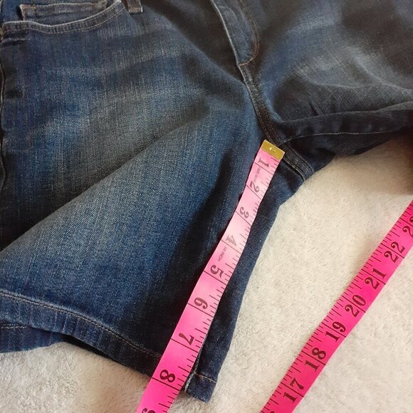 Joe's Jeans Women's Size 26 Monroe Medium Wash Denim Mid Rise Bermuda Shorts - Picture 12 of 13